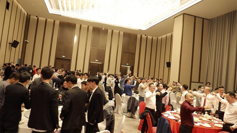 举杯畅饮 逐梦2023 举杯畅饮 逐梦2023